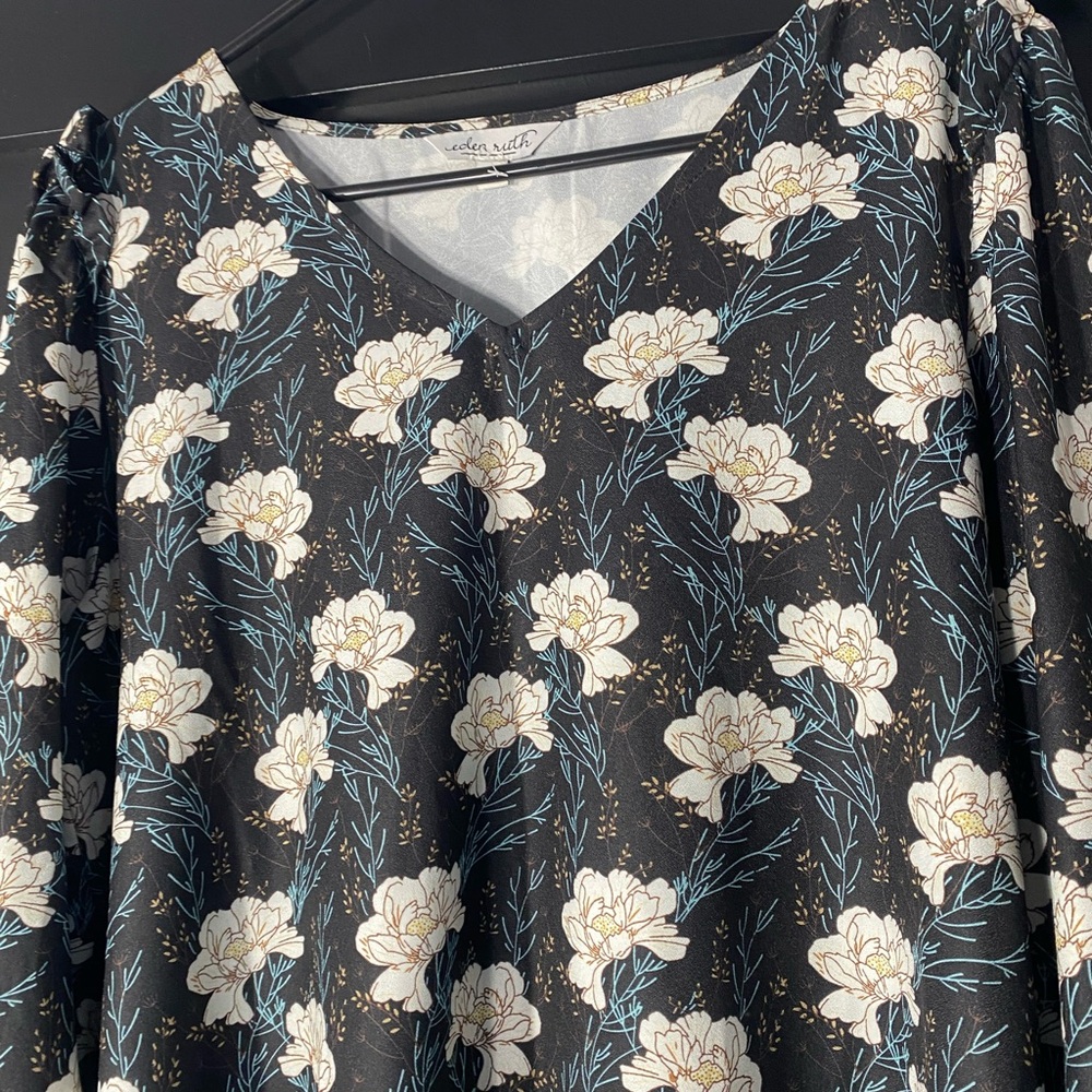 4/$16 Eden Ruth Top - Picture 2 of 4